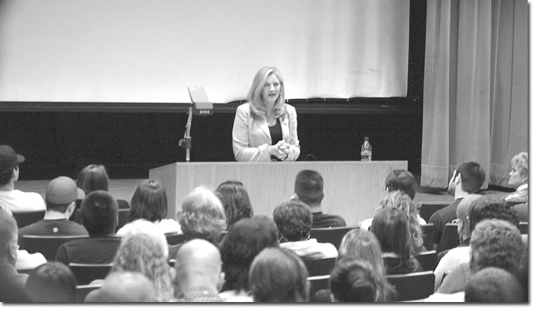 MSNBC Anchor Alex Witt describes How Cable News Has Changed the Media, to a standing-room-only crowd in Kreider Hall.  She is the fifth annual speaker in the Lang Lecture Series sponsored by retired dean, Veloris Lang.