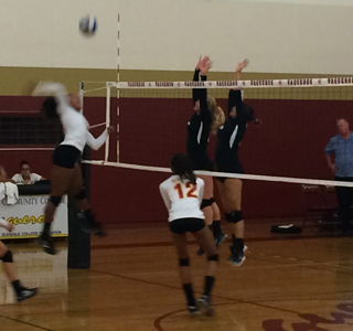 Lady Vaqs Volleyball Drops One in Conference Play