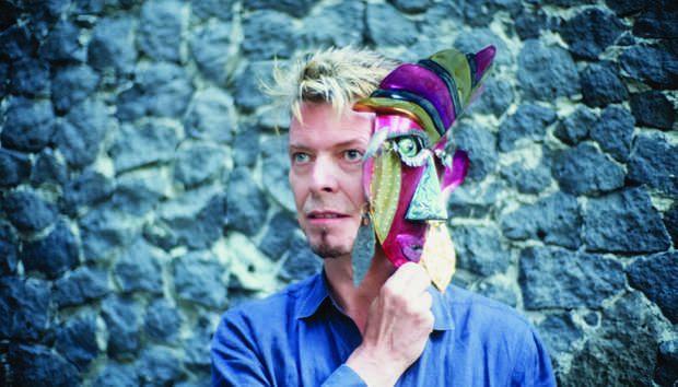 David Bowie with Foil Mask at Frida Kahlo’s Blue House © Fernando Aceves, 2007