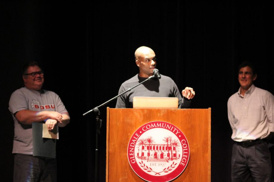 Kasan Butcher, flanked by counselor James Castel de Oro(left), and professor Joseph Beeman(right), gives his acceptance speech.